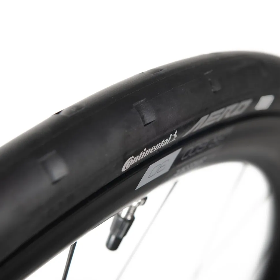 Aero 111 Tubeless Road Tire
