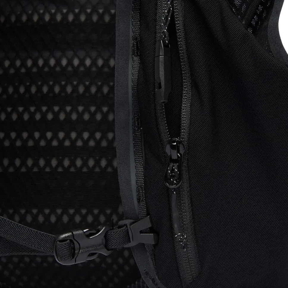 Distance 8L Backpack