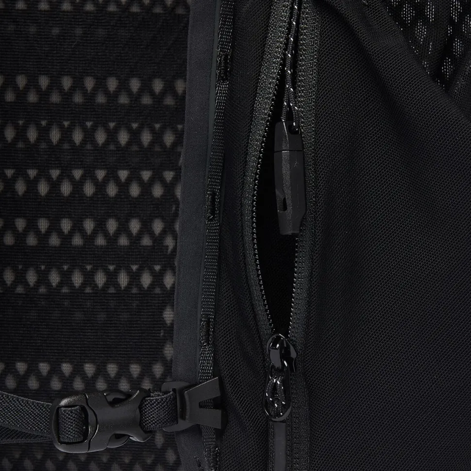 Distance 8L Backpack