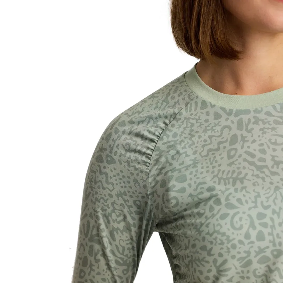 Elevate Lightweight Fitted Long-Sleeve Shirt - Women's