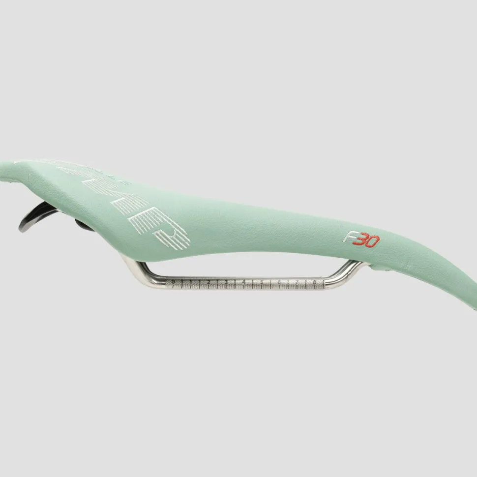 F30 Saddle