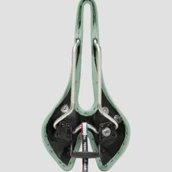 F30 Saddle