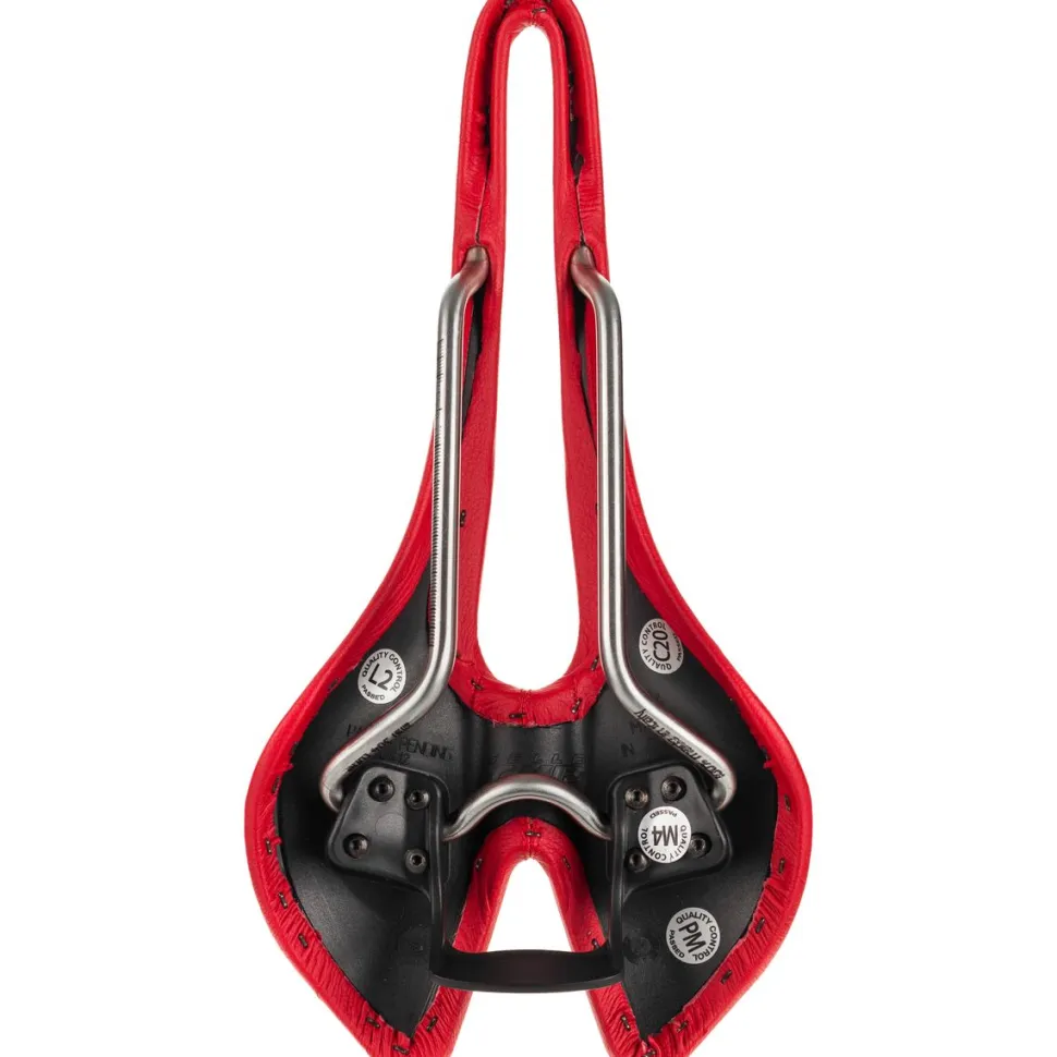 F30 Saddle