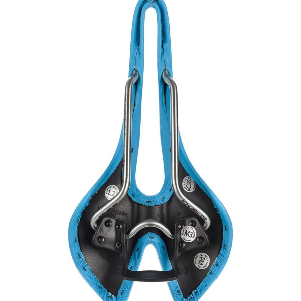 F30 Saddle