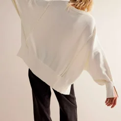 Graphic Camden Sweatshirt - Women's