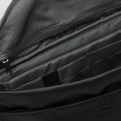 Hugger Base 15L Backpack
