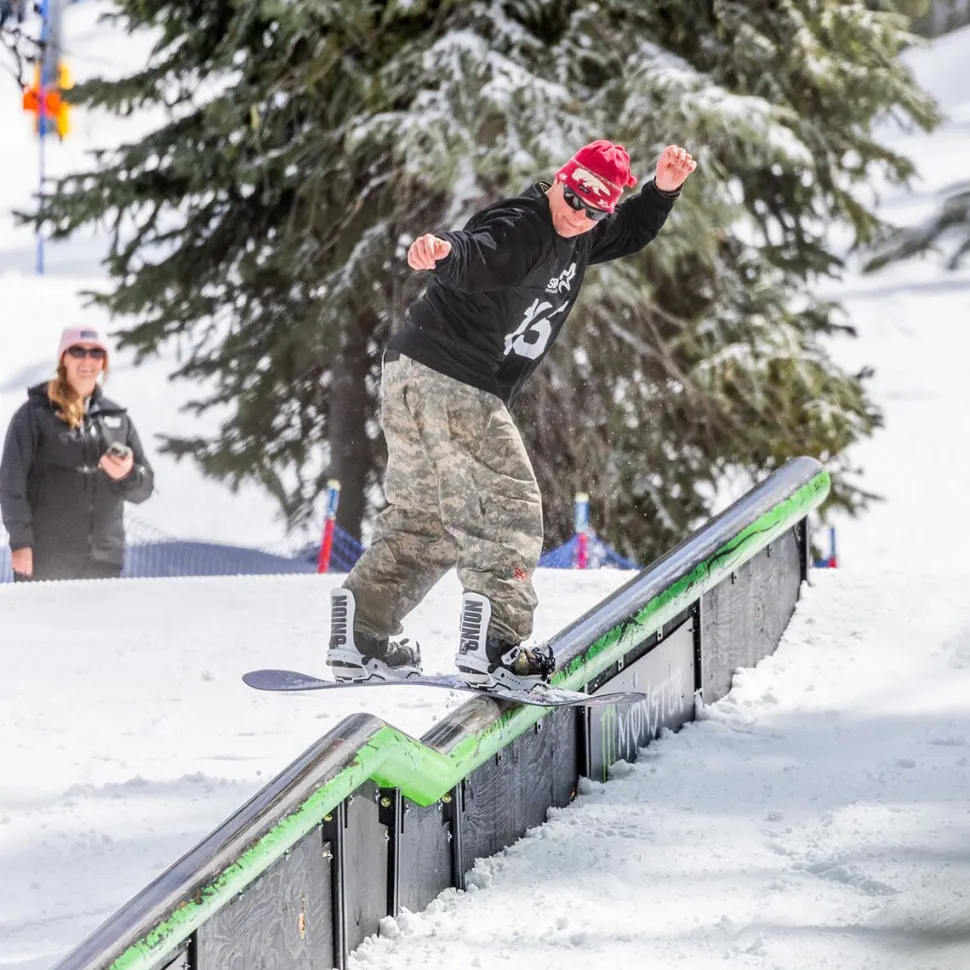 Llama Snowboard - 2026