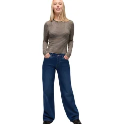 Lotus Long-Sleeve T-Shirt - Women's