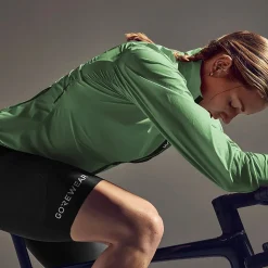 SPINSHIFT Windbreaker - Women's