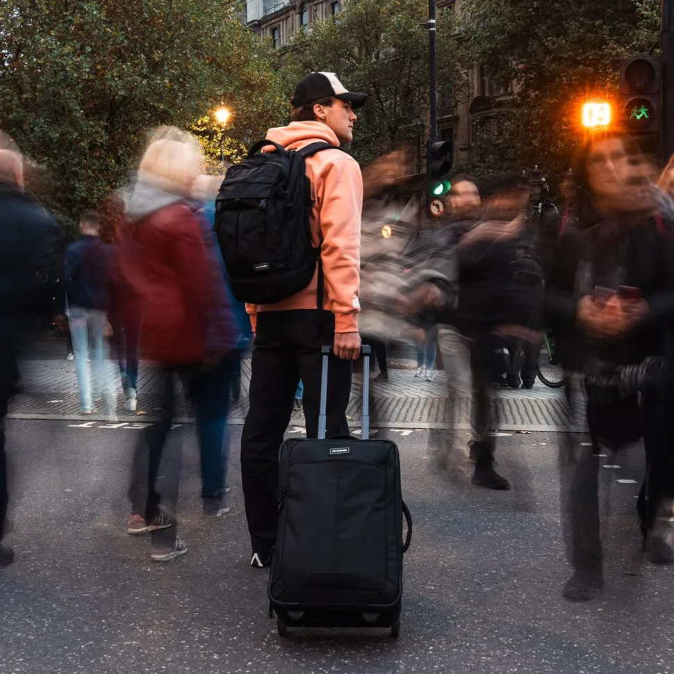 Status 42L+ Roller Bag